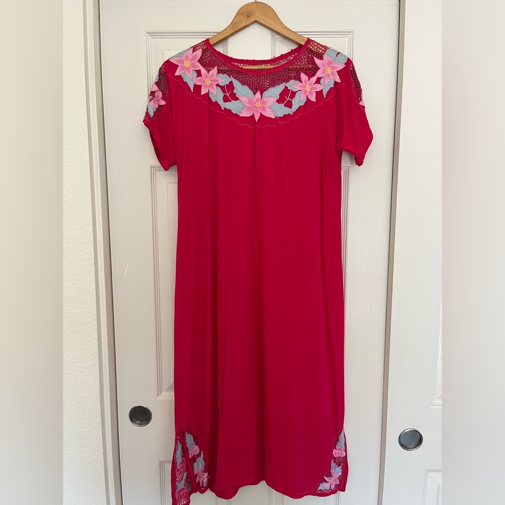 Sweet Vintage 70’s Mexican Sundress. Size Small. Deep Pink, Baby Pink + Blue.